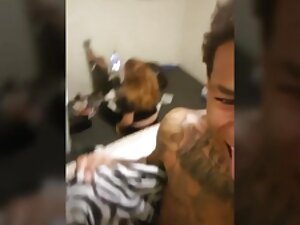 Busty金髪積感情的に彼女の夫にカメラ ...