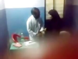 Litovkaは彼女の友人を支配し、彼女 ...