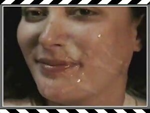 金髪masturbates滑りに鋳造し、 ...