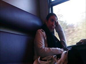パーティーからメガネを持つこの男は彼の家 ...
