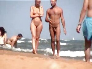 マッサージの後、シャワーを浴びるために隣 ...