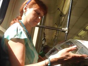 バイブレーターを盗もうとすると、主婦の噴 ...