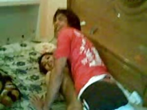 暗い肌の移民は、大きなお尻を持つ男を誘惑 ...