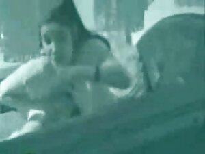 腐った女性の指彼女の恋人とともに大きなミ ...